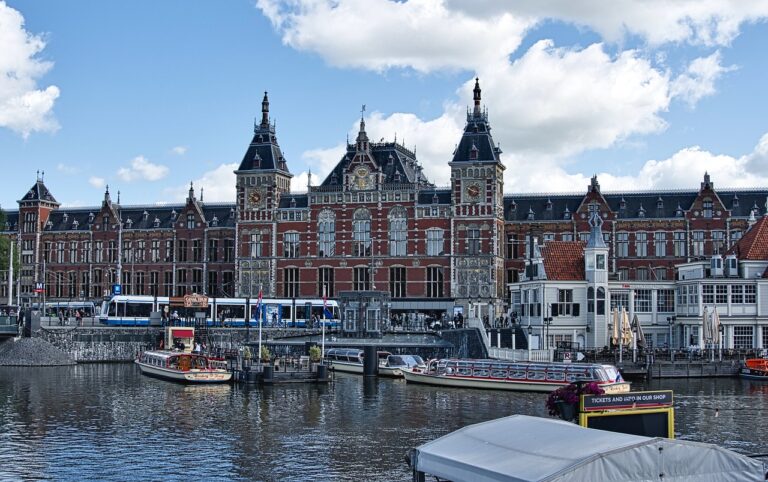 amsterdam-centraal-station-6778948_1280