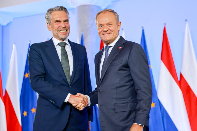 b2a4fe83-64d6-4140-bbb0-bc7010408f35